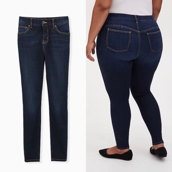 TORRID BOMBSHELL SKINNY- PREMIUM STRETCH DARK WASH - Picture 3 of 5